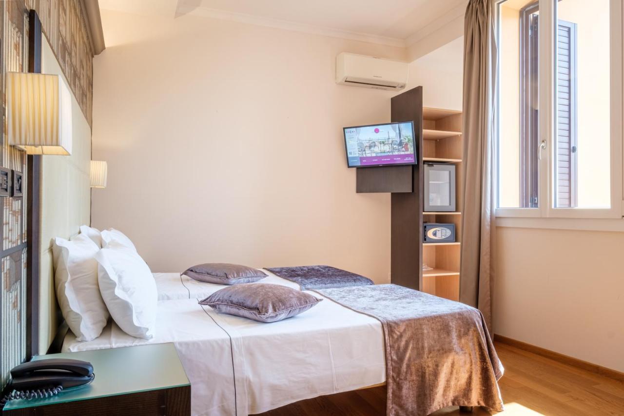 Hotel Touring Bologna Bagian luar foto
