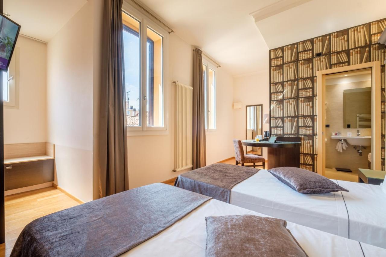 Hotel Touring Bologna Bagian luar foto