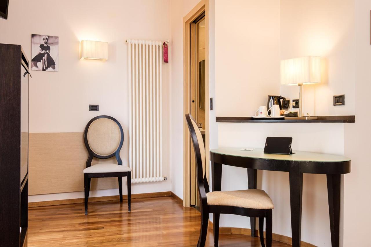 Hotel Touring Bologna Bagian luar foto
