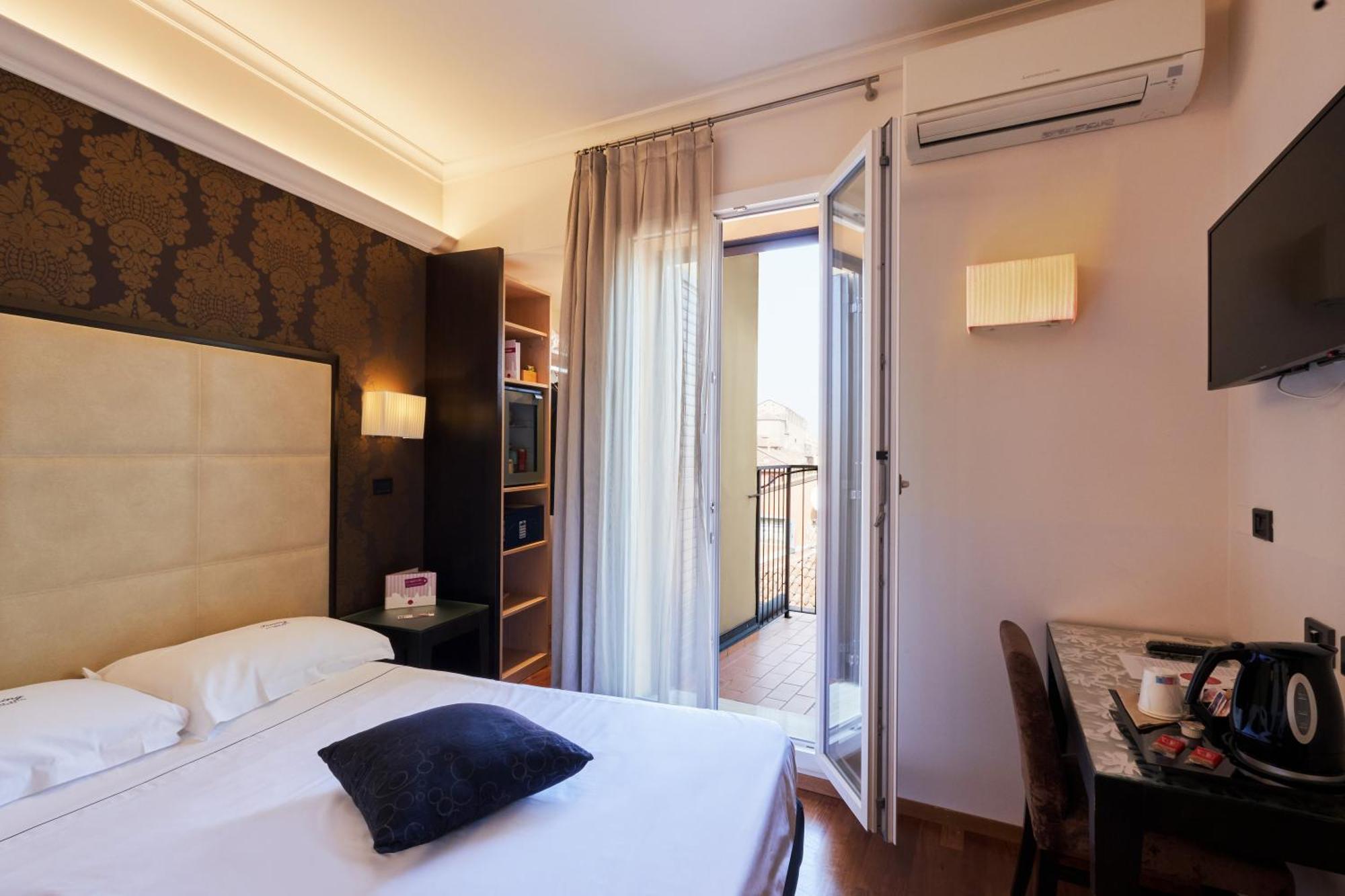 Hotel Touring Bologna Bagian luar foto