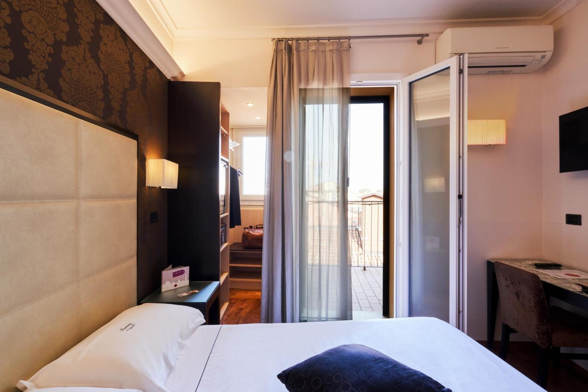Hotel Touring Bologna Bagian luar foto
