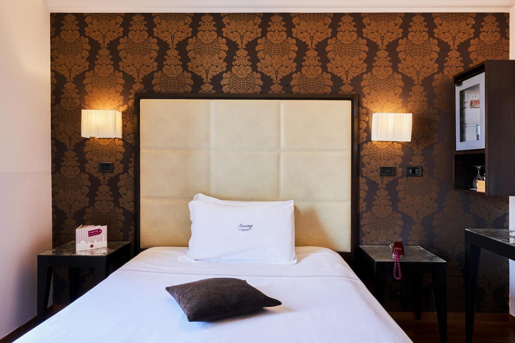 Hotel Touring Bologna Bagian luar foto